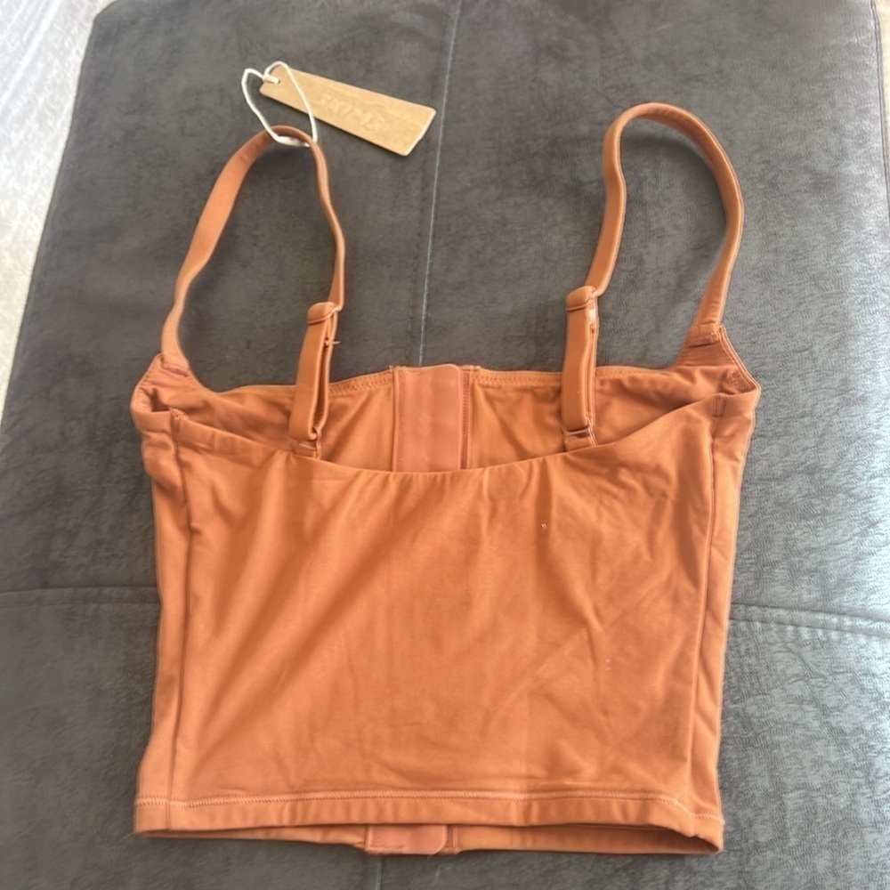 Skims Fits Everybody Adaptive Cami - Picture 2 of 9